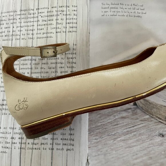 JOHN FLUEVOG Cream Colored Leather Ankle Strap Flats: Size 9; Retailed for $349! - Picture 2 of 9